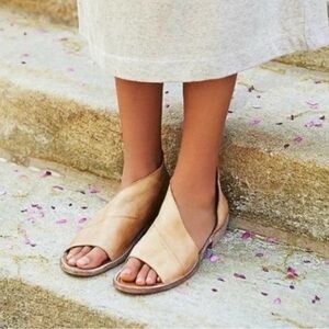 Free People Open-Toe Leather Slide Sandals in Tan size 40 9.5